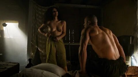 Emilia Clarke and Meena Rayann appear nude and sexy in the show “Game of Th...