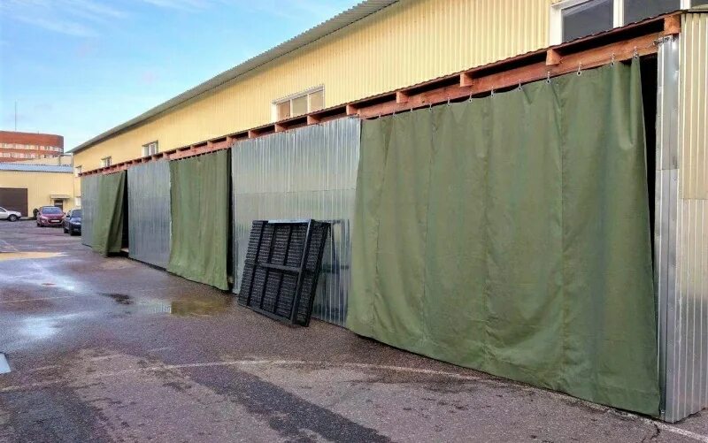 Полог в гараж на ворота. Брезентовые шторы в гараж. полога из брезента. штора брезентовая утепленная. брезент на ворота.