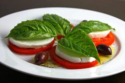 Капрезе - помидоры, моцарелла, зеленый базилик Recipe Chicken caprese recipe, Ca