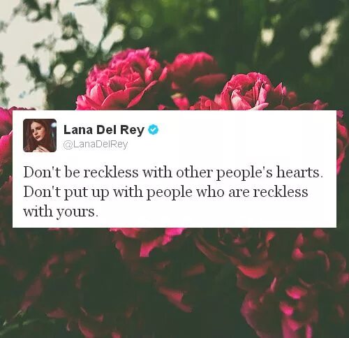 Lana del rey цитаты. Лана дель рей с челкой. Фразы ланы дель рей из песен. Лана дель рей цитаты. Цитаты с песен ланы дель рей.