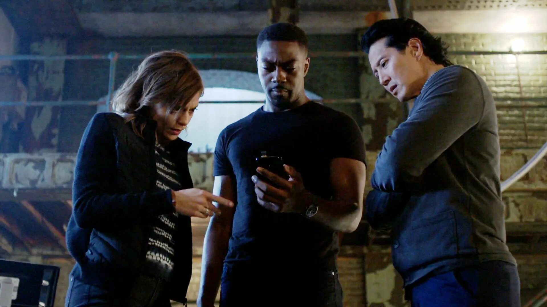 Упавшие с небес сериал. Фоллинг. Рухнувшие небеса коннор джессап. Сошедшие с небес 2011. Show falling.