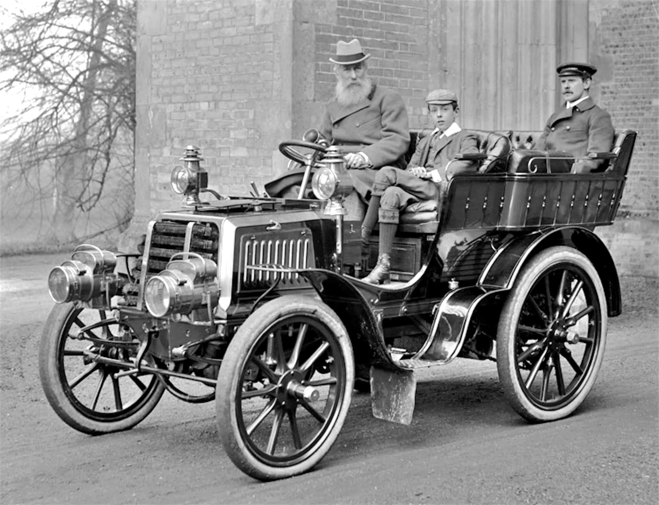 Панар Левассор 1902. Автомобиль Panhard" 1903 года. Броневик Панар Левассор. Панар-Левассор 1910-1914 Runabout,.