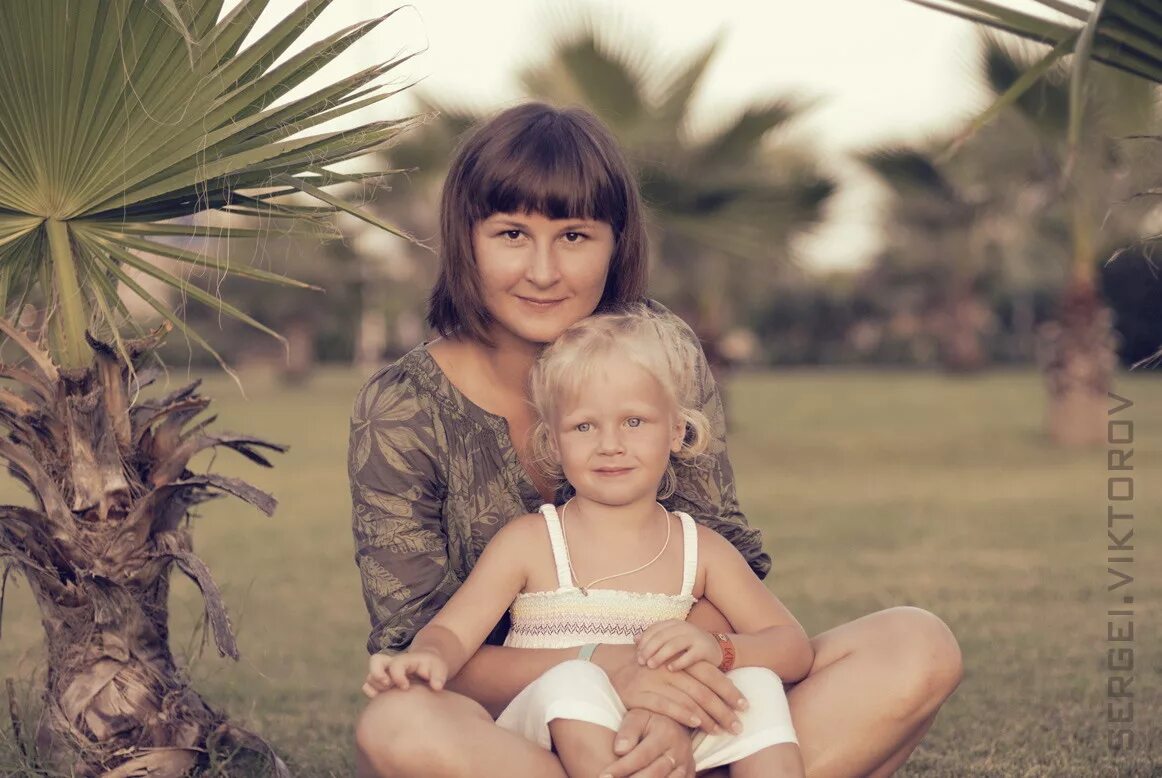 Раса фото с дочкой. Волосатые Дочки матери. Натуралисты мать и дочь. Небритая дочка