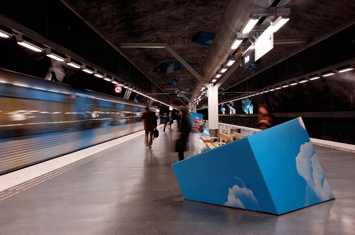 Синий метрополитен. Станция метро Solna Centrum. Метро Стокгольма. Метро в Швеции. Метро Стокгольма синяя ветка.
