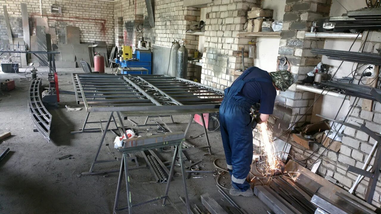 сварочный цех металлоконструкции. сварочный цех. обои #сварка #сердце. сварочный цех. комната сварщика.