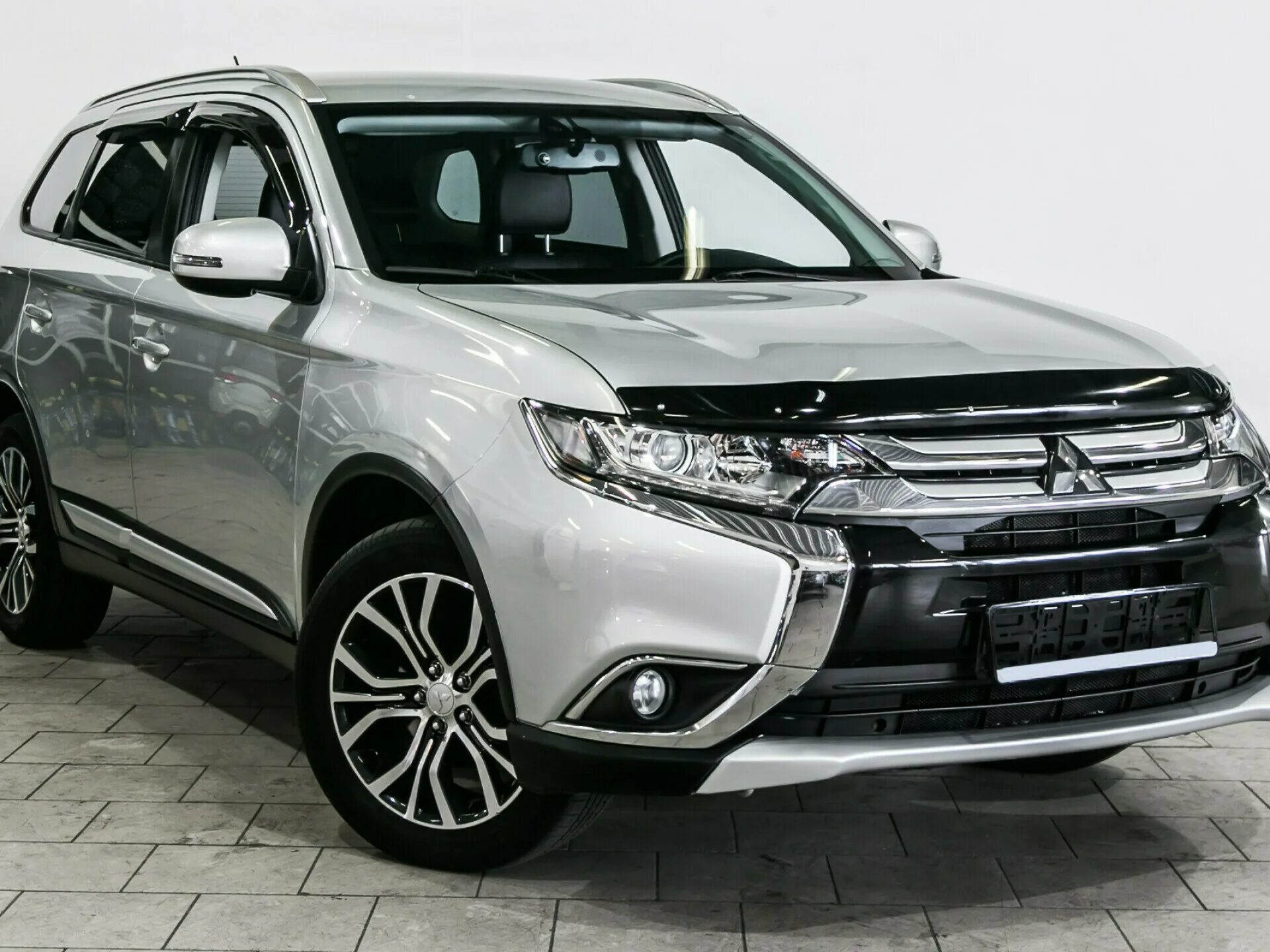 Mitsubishi Outlander 2015. Мицубиси Outlander 2015. Митсубиси Аутлендер т2015. Мицубиси Аутлендер 2015г.