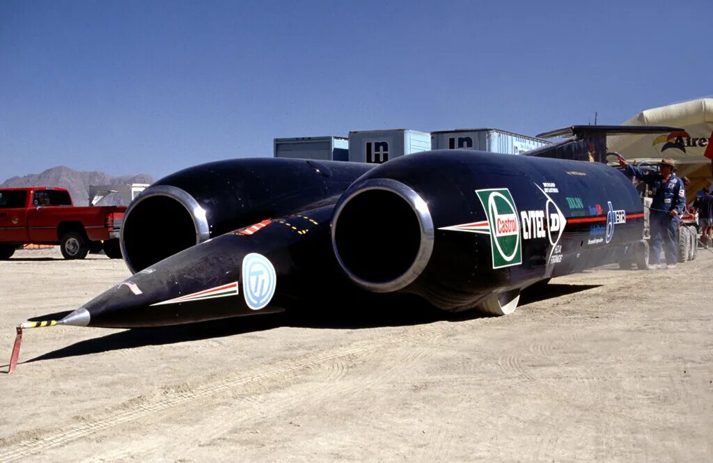 Болид Thrust SSC. Сверхзвуковой Thrust SSC. Thrust SSC (1228 км/ч ).. Реактивная машина Thrust SSC. Рекордсмены скорости в мире машин