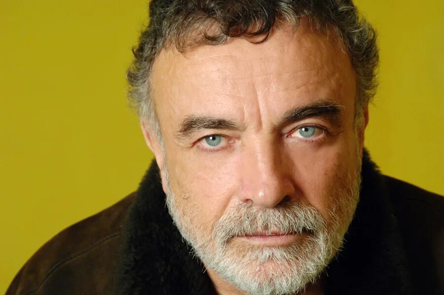 Conrad engelke. Флориан давид фиц 2023. Бенуа мажимель рыцари неба. Бенуа́ мажиме́ль. Неизвестного артиста.