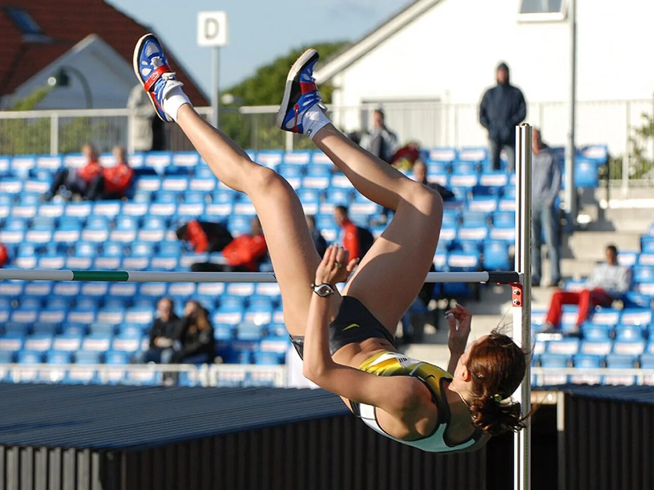 Прыжок фосбери. Fosbury flop. фосбери прыжок в высоту. дуайт стоунз прыжки в высоту. яцек вшола.