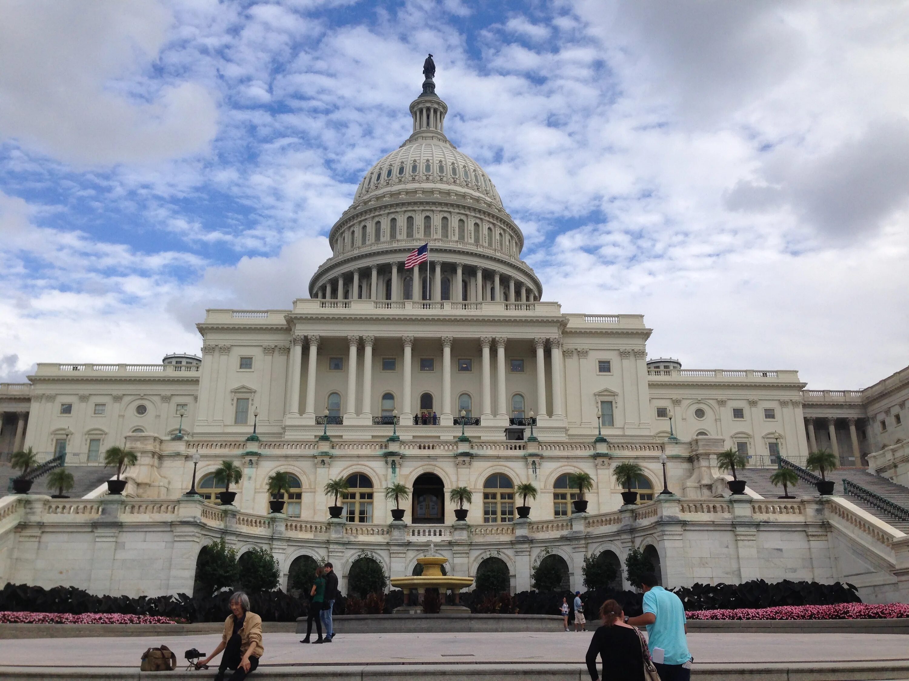 Важные здания в городе. Капитолий Вашингтон. Архитектура Вашингтона. Капитолий Соединенных Штатов, Вашингтон фасад.