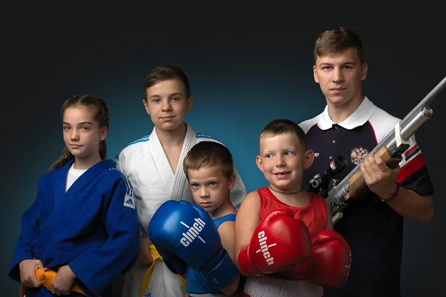 Парень с нашего двора. Ребята с нашего двора. ребята с нашего двора картинки. наш двор. ребята с нашего двора надпись.