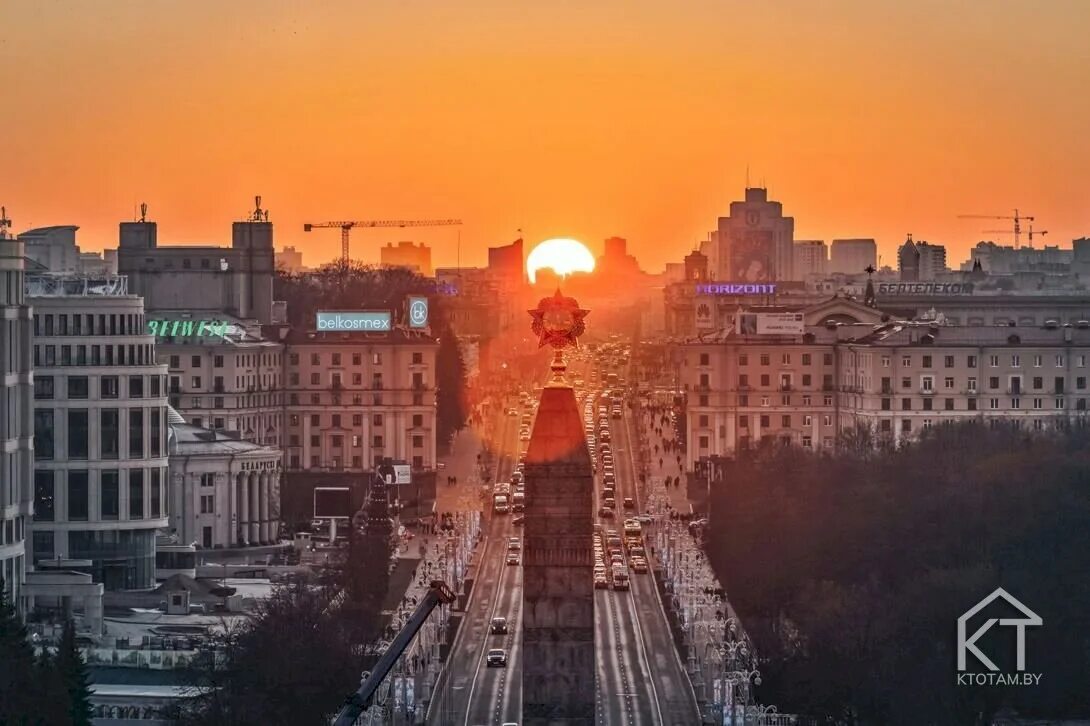 Красивый закат в городе. Закат в городе тольятти. Закат омск осень. Рассвет в минске фото. Фотографирую закат гуль.