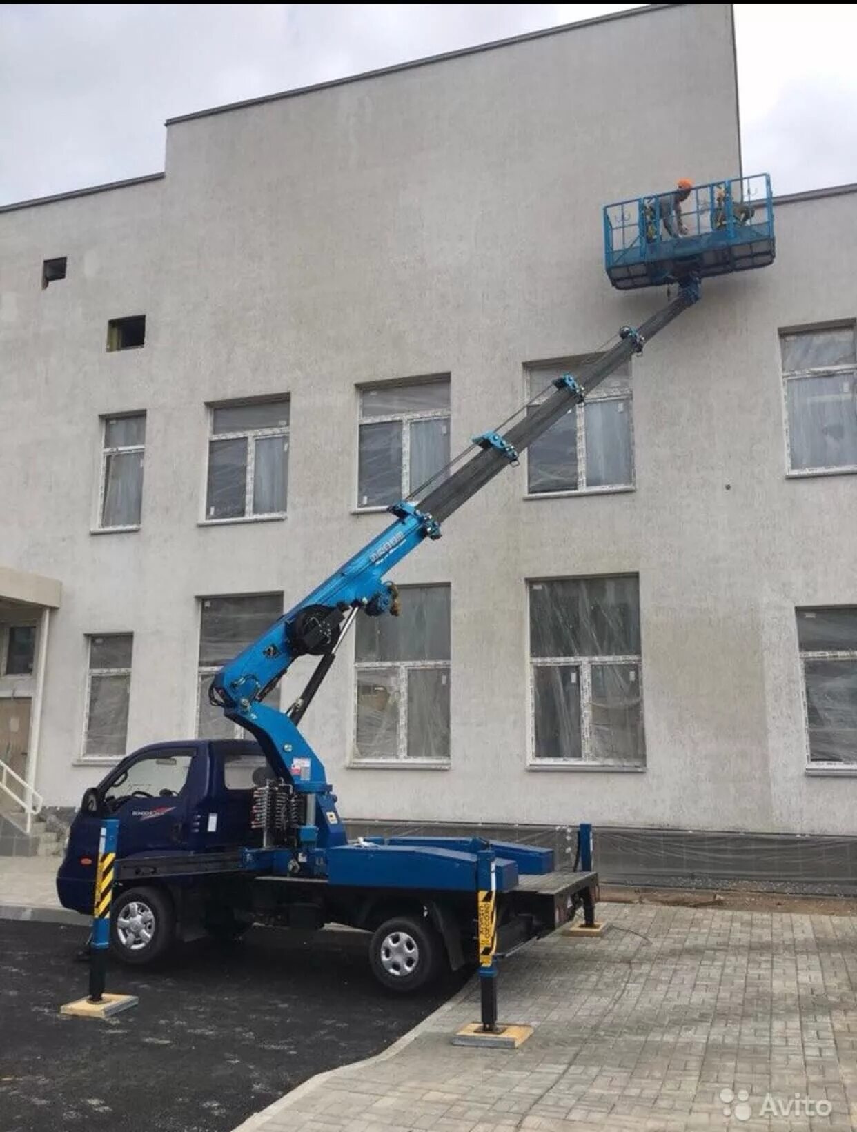 Автовышка спб. Автовышка телескопическая. автовышка маленькая. компактные автовышки. коленчатая автовышка.