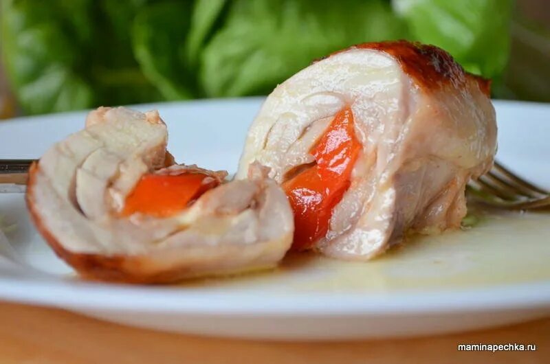 Фаршированные бедра курицы в духовке. Фаршированные бедрышки куриные без кости. Фаршированные бедра курицы. Бедро фаршированное рецепт. Филе бедра фаршированное.