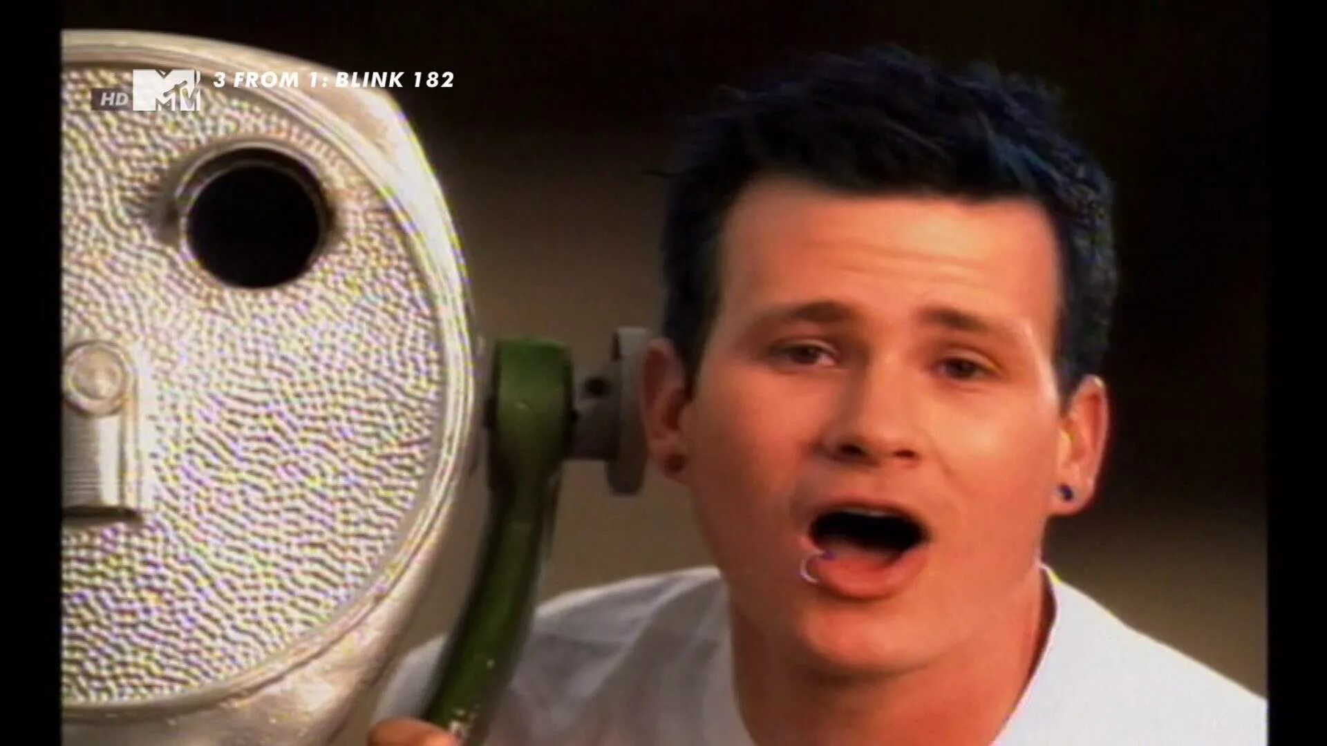 Blink 182 all the small. Blink 182 all the small. Blink 182 all the small things. Blink 182 2000s. Блинк 182 2000.