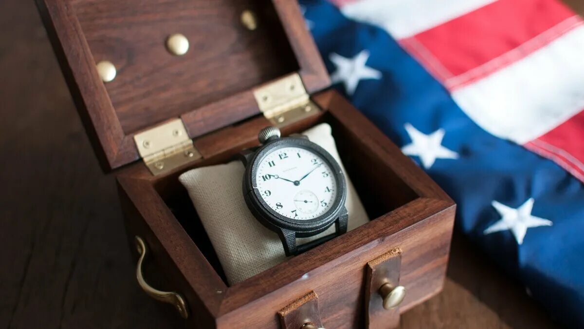 Время час америка. Американские часы. Часы наручные Америка. Часы в Америке. Часы из Америки.