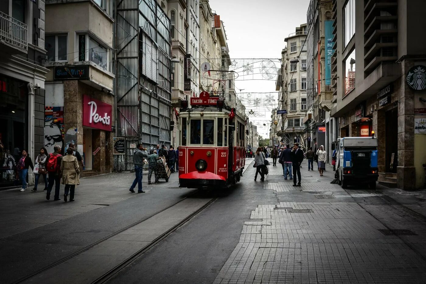Турция улица Истикляль. Улица Истикляль, Стамбул, Турция. Проспект Истикляль в Стамбуле. Istiklal улица Стамбул.