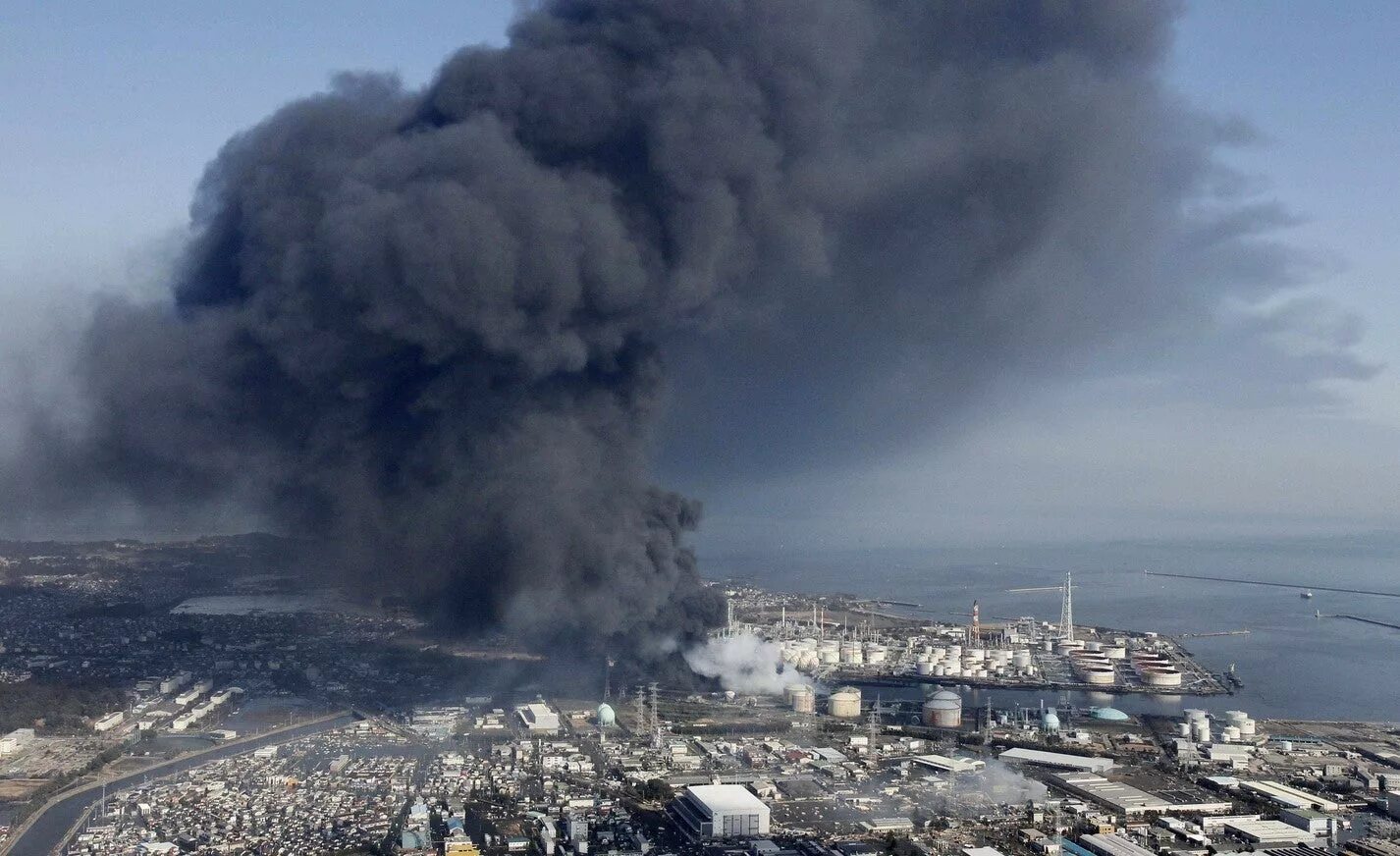 авария на аэс фукусима-1 (япония). авария в японии на атомной станции фукусима. радиационная авария на аэс фукусима-1. авария на аэс фукусима-1. ядерные аварии.