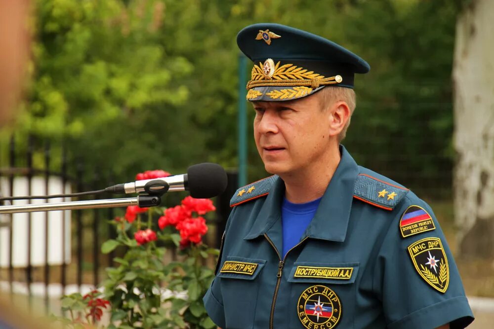 Министр го. Министр мчс россии зиничев. Министр мчс россии зиничев. Министр мчс донецкой народной республики. Куренков александр вячеславович.