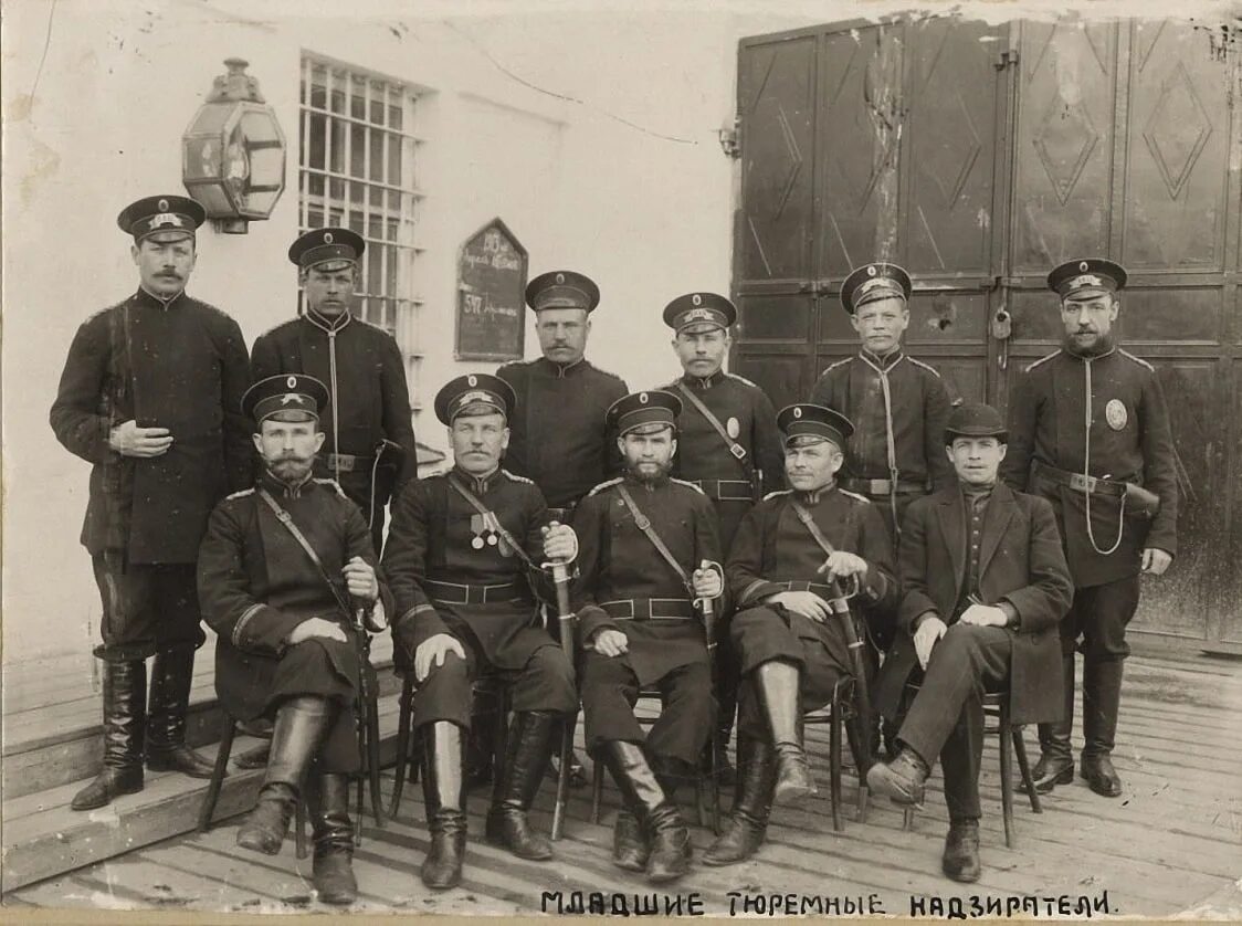 Низший чин городской полиции из рассказа хамелеон. Полицейские чины в царской россии. Низший чин городской полиции. Низший чин городской полиции. Городовой российской империи.