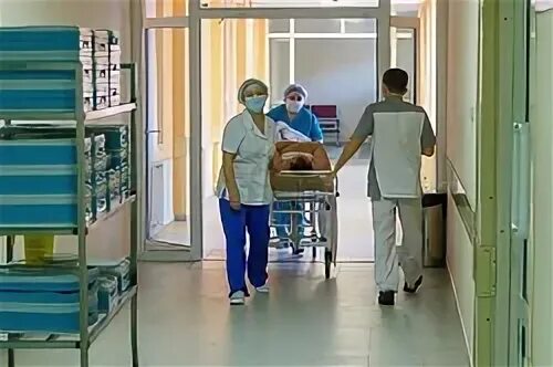 Средний медицинский персонал. Санитарка. Санитарка уборщица. Медицинская сестра. Младший медицинский персонал больницы.