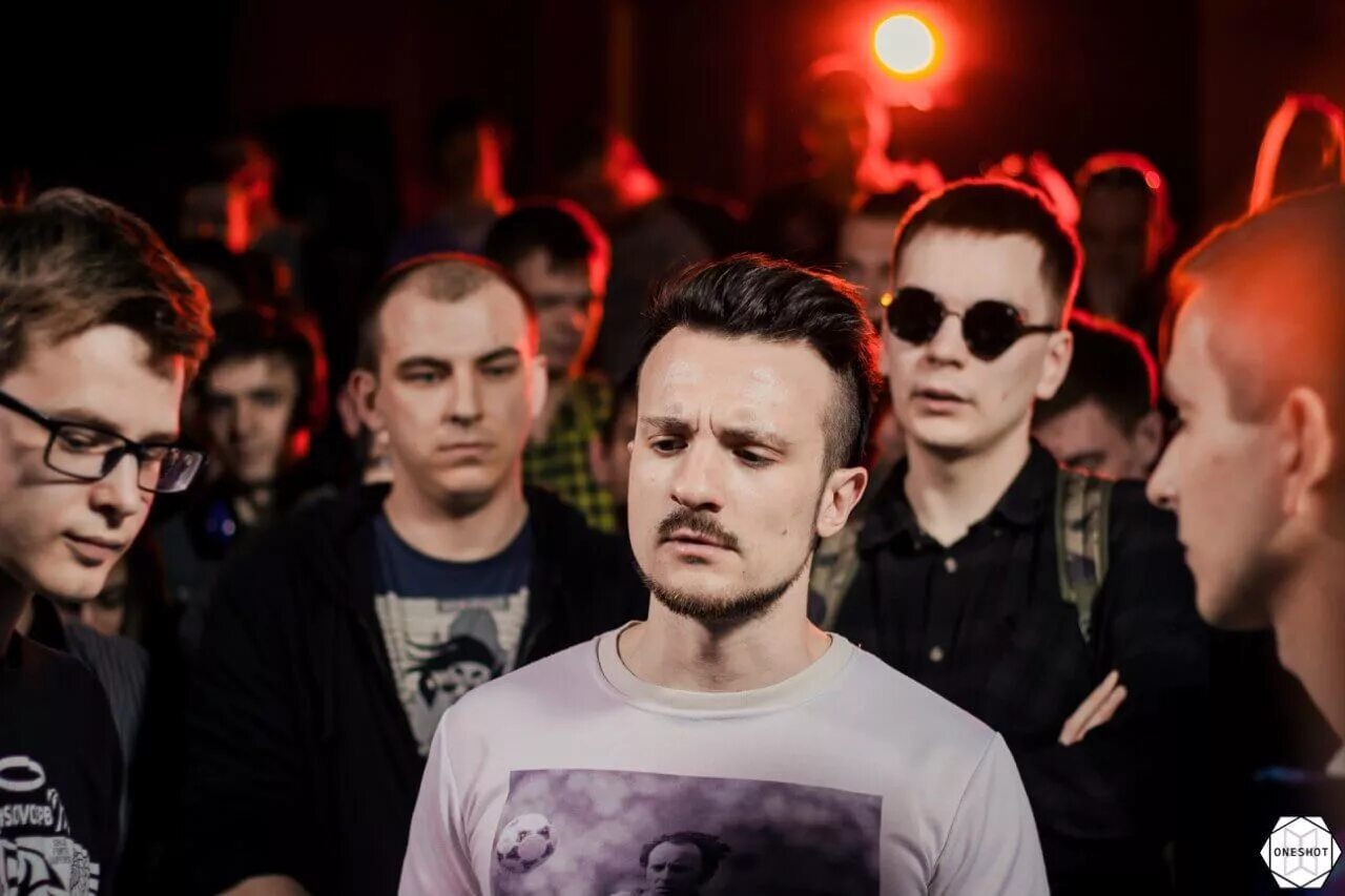 Слава карелин гнойный. Эрнесто кпсс. Эрнесто заткнитесь шинель. Слава кпсс эрнесто заткнитесь. Эрнесто баттл-рэпер.