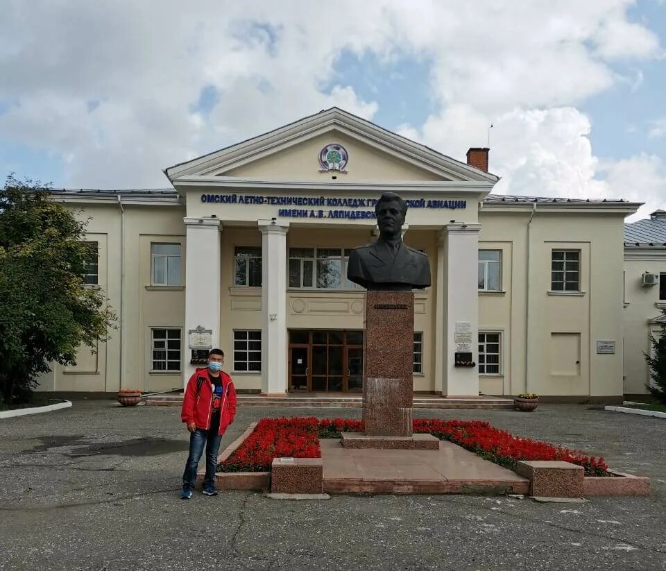 Омский летно-технический колледж гражданской авиации. Омский авиационный колледж Ляпидевского. ОЛТУГА Омск. Омский летно-технический колледж гражданской авиации курсанты. Сайт омского училища