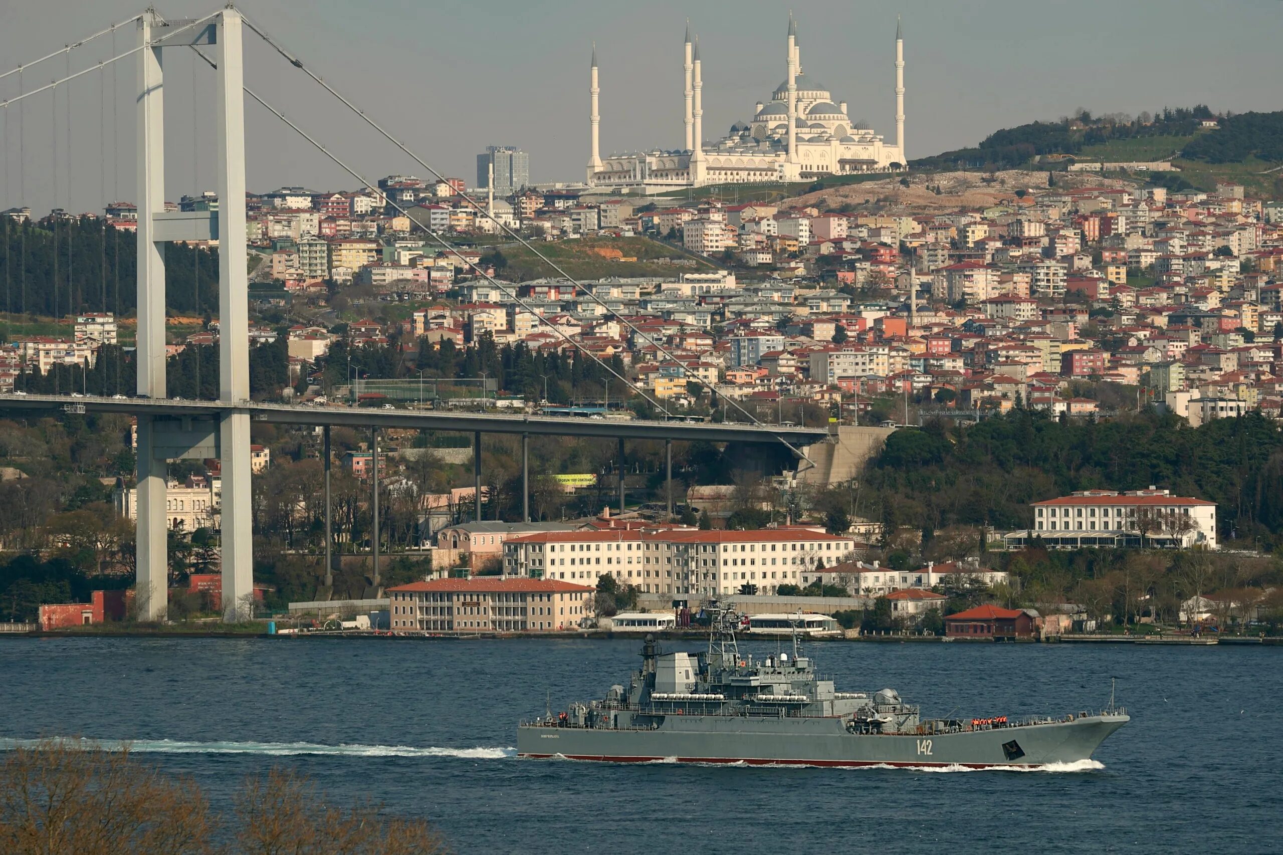 Пролив босфор океан. Залив Босфор Стамбул. Турция Босфорский пролив. Турция пролив Босфор (Bosphorus). Пролив Босфор мины.