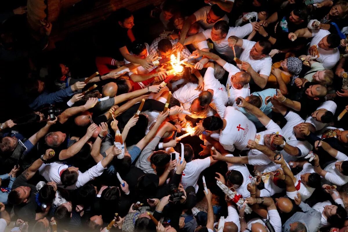 Схождение огня в иерусалиме в 2021. Схождение огня в иерусалиме в 2021. Схождение огня в иерусалиме в 2021. Схождение благодатного огня в иерусалиме 2021. Храм в иерусалиме 2022.