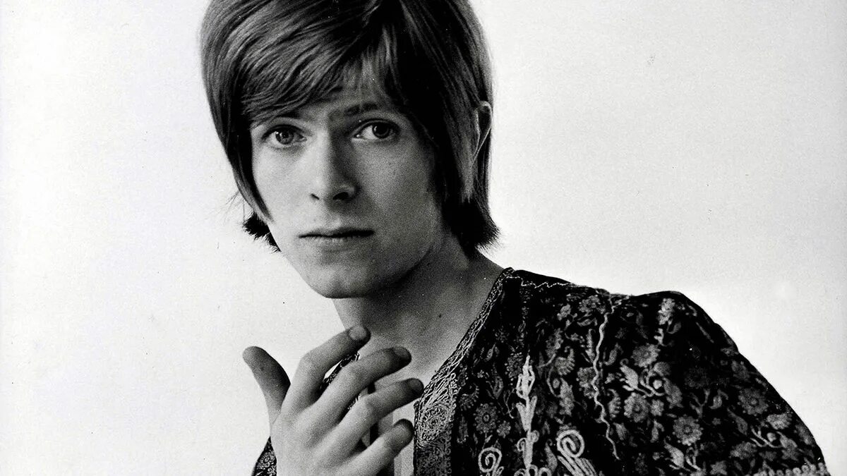 David bowie space. David Bowie 1969. Дэвид Боуи Life 1969. Дэвид Боуи Спэйс Оддити. Дэвид Боуи космос.