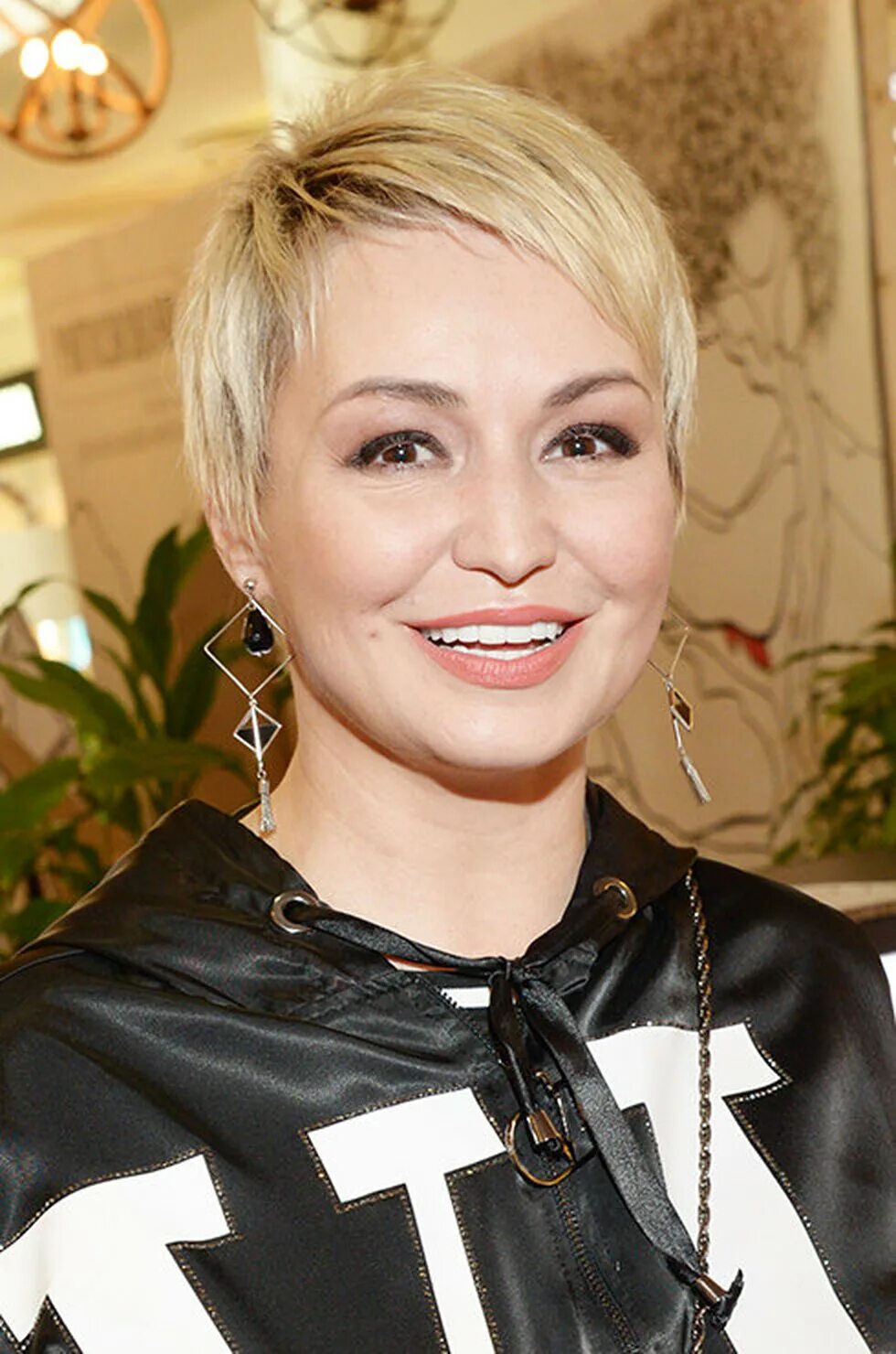 певицы 90 х список. певицы 90 х список. катя лель стрижка пикси. российские певицы 90. алена апина сейчас.