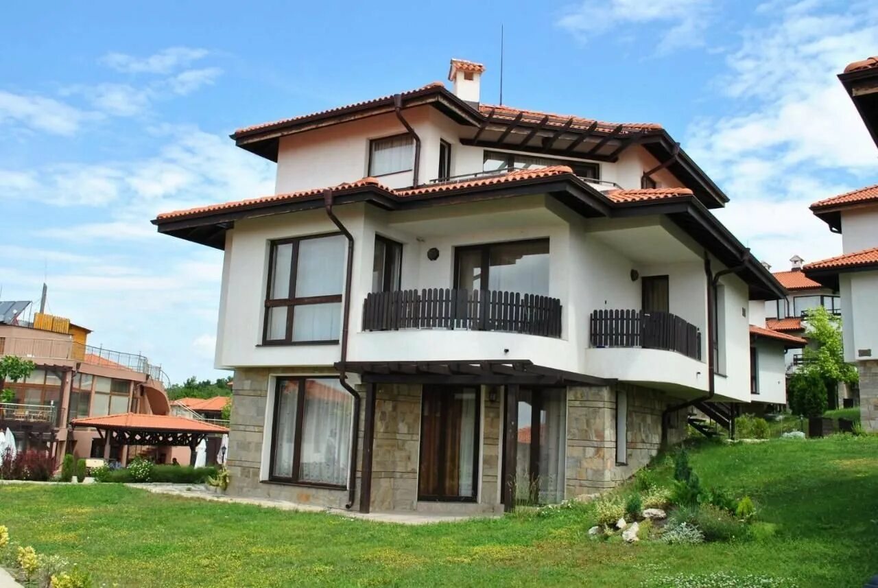 Бай Вью Вилас Болгария. Домик в Болгарии. Болгария дом квартира. Апартаменты в Бургасе маленькие домики.
