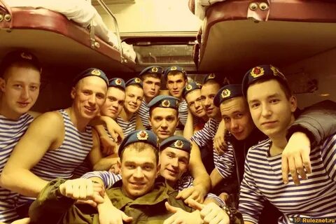 Уезжают домой дембеля