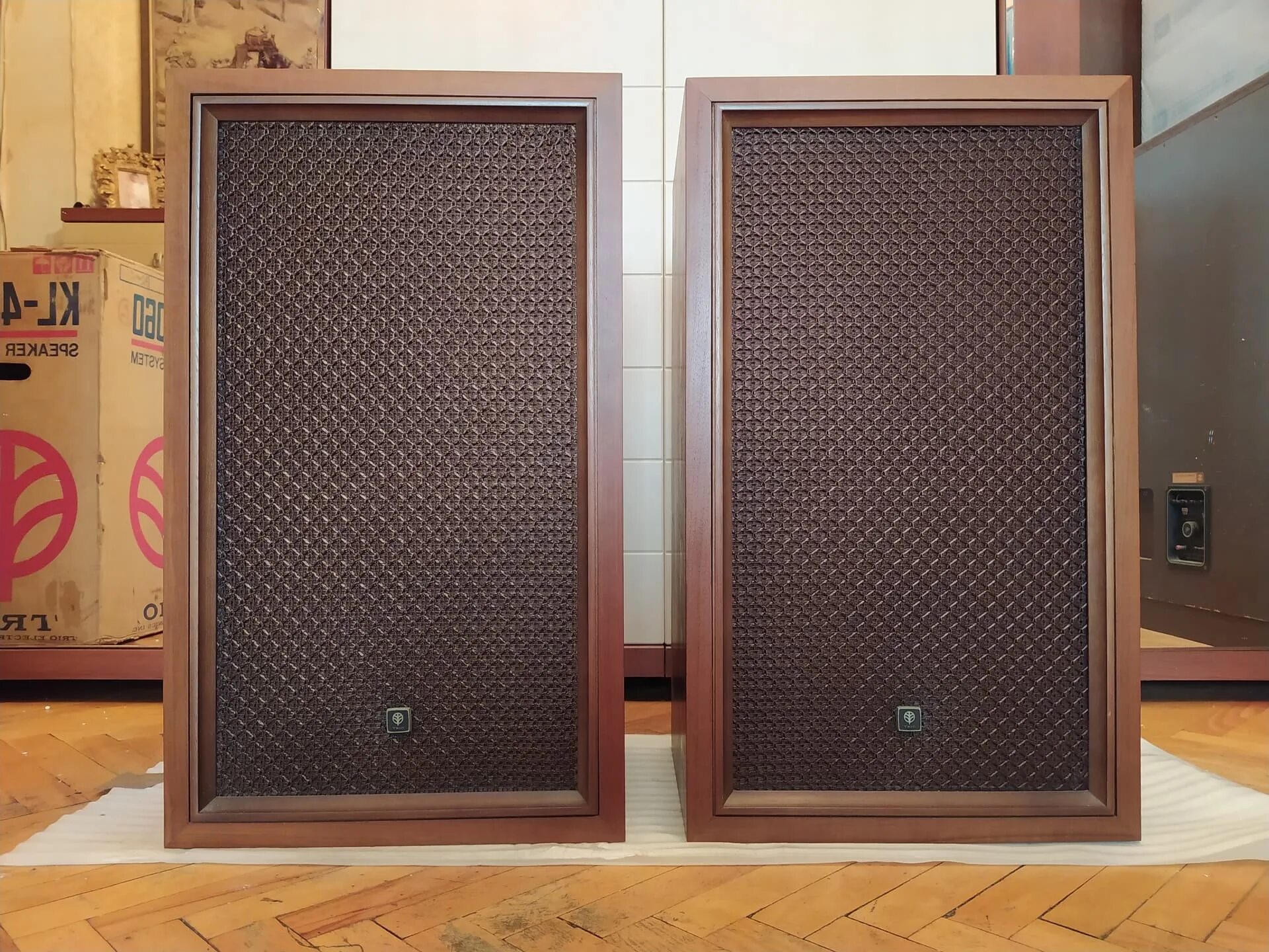 Акустическая система trio s-9. 4060 trio. Колонки trio 303. 4060 12gb. 4060 trio.