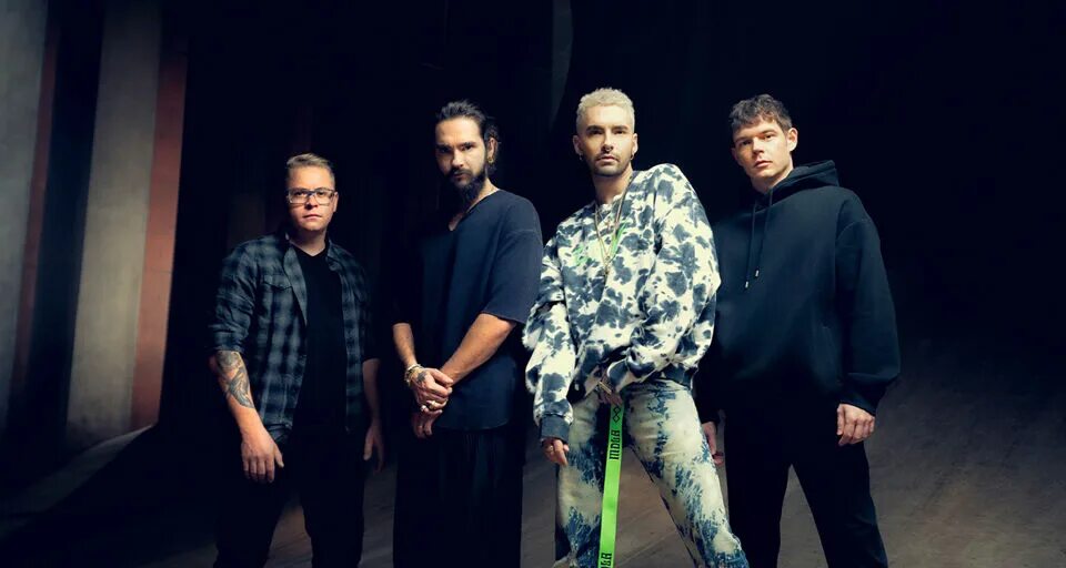 Токио группа 2007. Концерт группы tokio hotel. Токио хотел концерт в париже 2010. Концерт группы tokio hotel. Токио отель 2022.