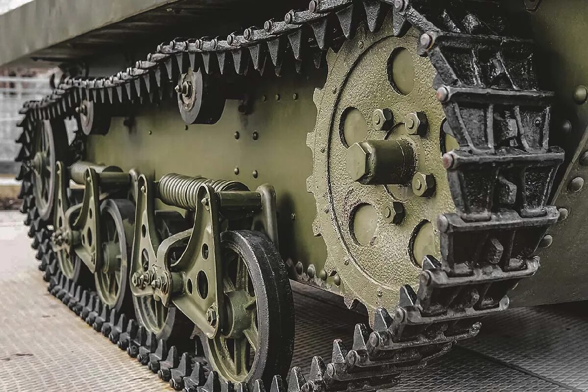 Tank Armor close up. Tank tracks. Old Tank close up. Ролики танковых