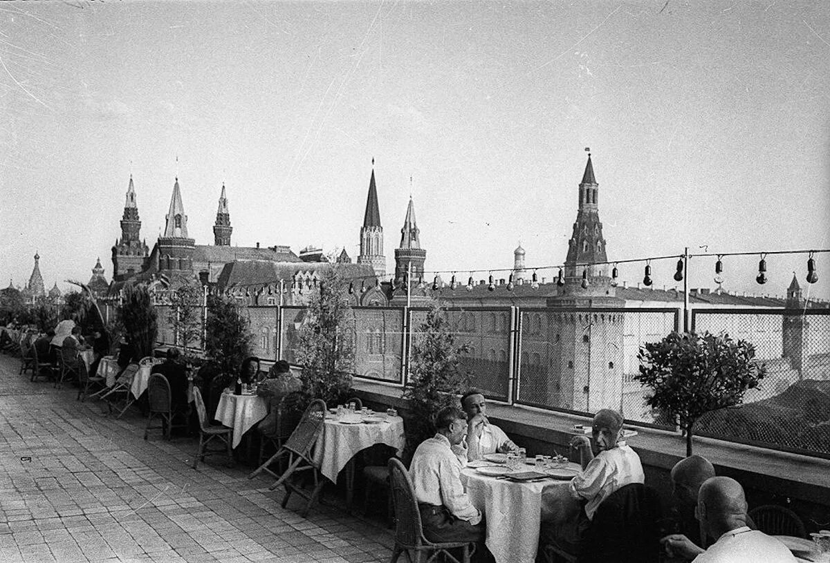 Старое время. Москва 1938 Кремль. 1930 Москва ресторан фото СССР. Москва Кремль довоенный. Москва Кремль 1938 год.