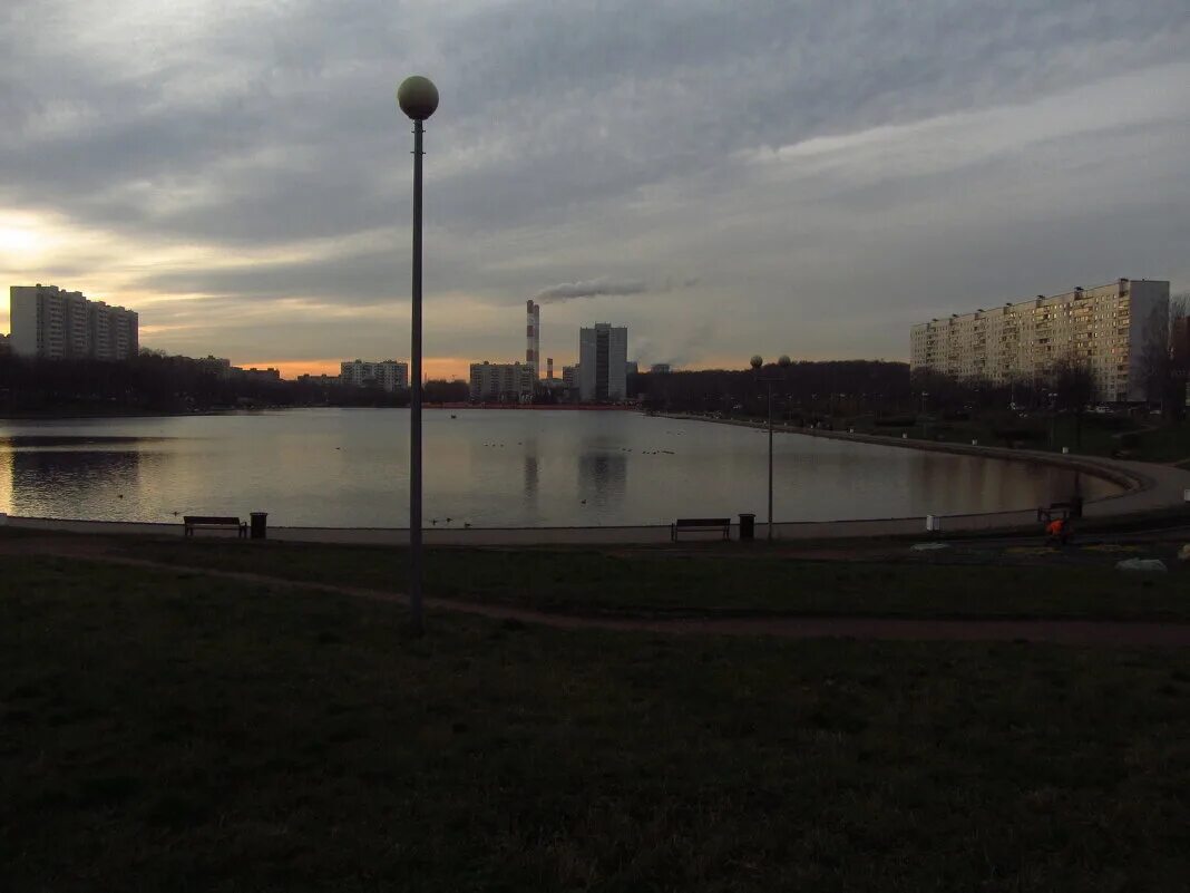 Ваш любимый пруд. Ваш любимый пруд. Ваш любимый пруд. Альпийская горка с прудиком и водопадом. Ваш любимый пруд.