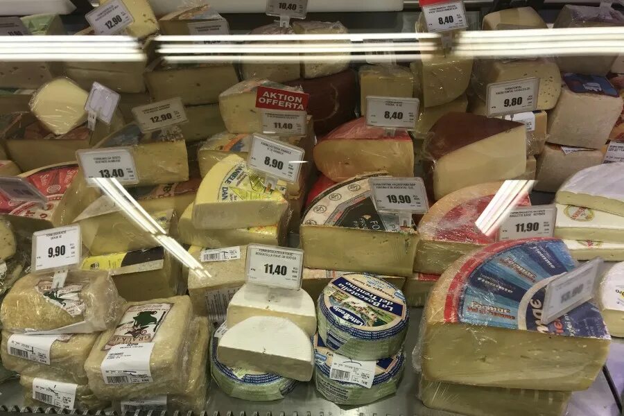 итальянские сладости в супермаркете. сувениры из рима. какие товары в италии. итальянские продукты. итальянский супермаркет ассортимент.