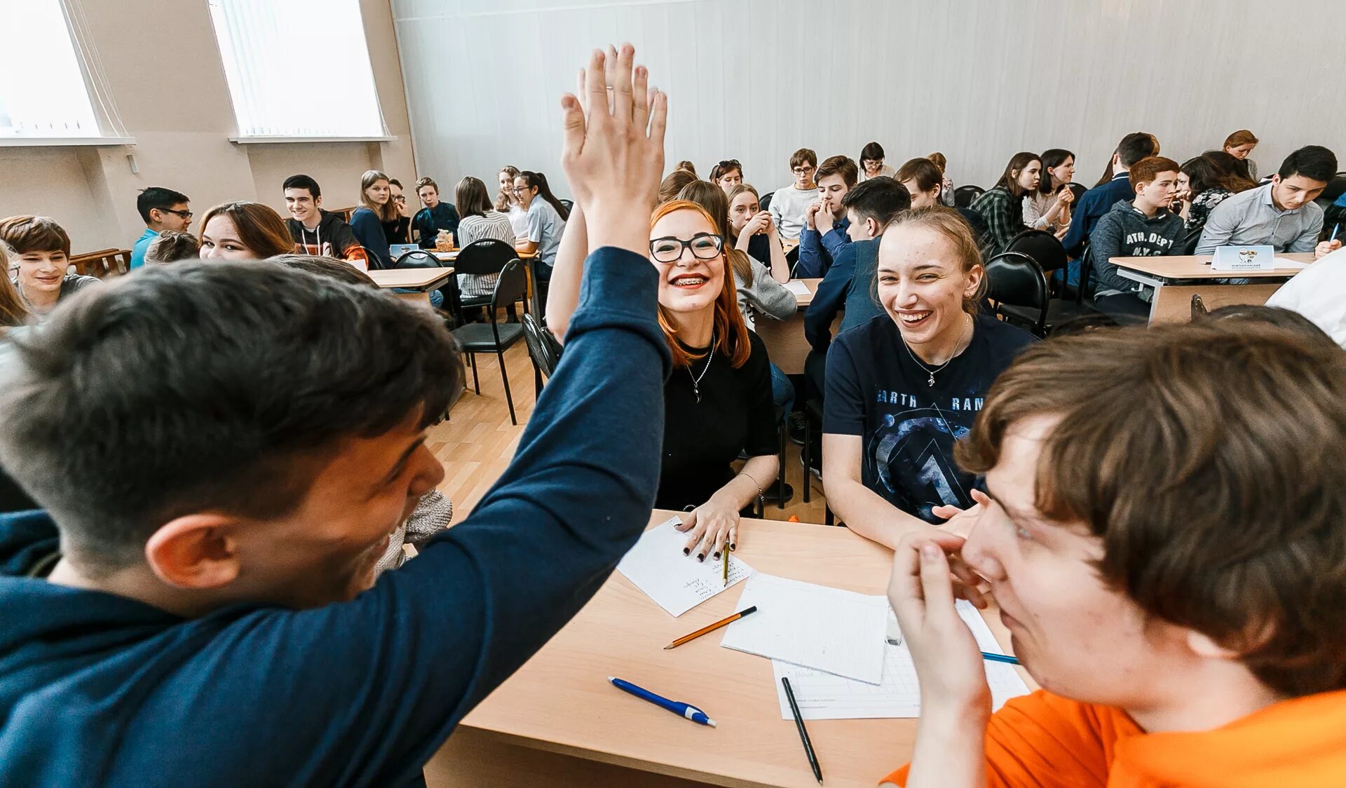 В конкурсе эрудит участвовали ученики восьмого. Интеллектуальные соревнования. Школьные интеллектуальные игры. Интеллектуальные игры для школьников. Интеллектуальная игра для молодежи.