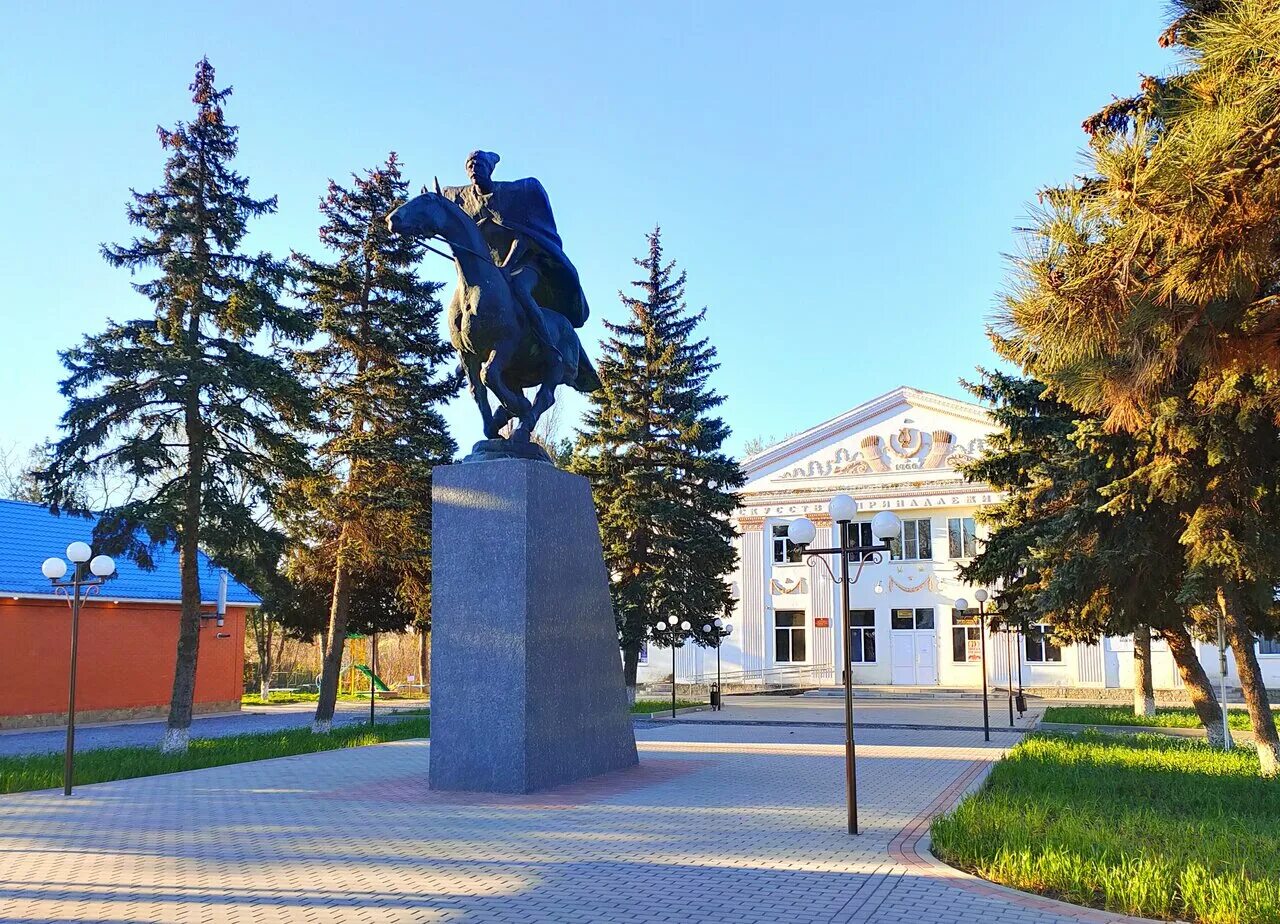 Староминская вк. Станица Староминская Краснодарский край. Памятники Староминская Чапаев памятник. Станица Староминская Краснодарский край улица Чапаева. Столица стороминская Краснодарский край.