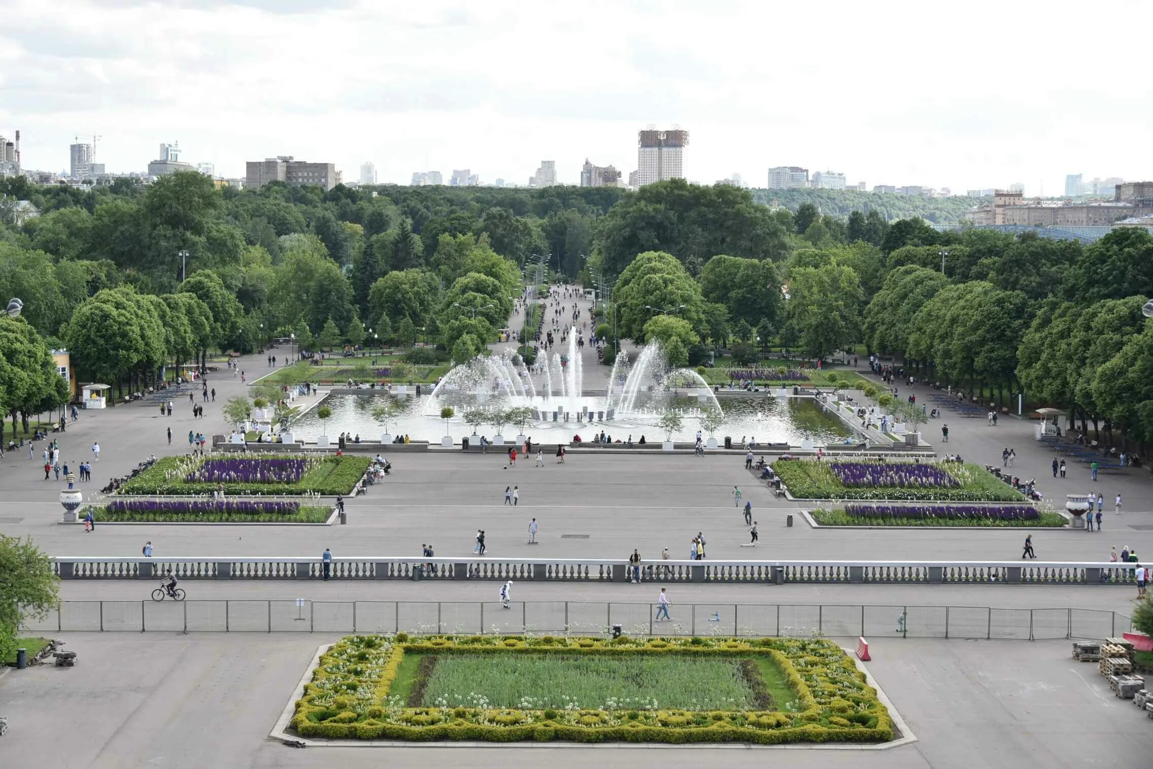 Московское горький парк. Парк Горького Москва. Центральный парк Горького Москва. Парк культуры Горького Москва. ЦПКИО Горького Москва.