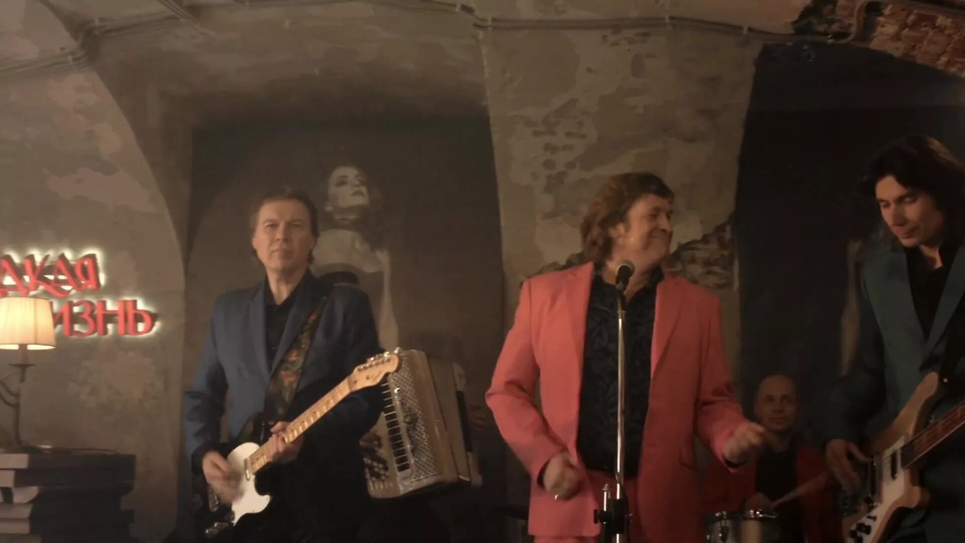 видеоклипы группы рождество. группа рождество не живите с нелюбимыми. не живите с нелюбимыми слушать. гр рождество не живите с нелюбимыми. группа рождество не живите с нелюбимыми клип.
