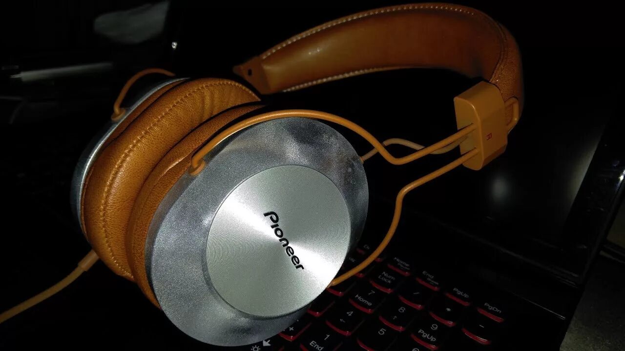 Наушники sony wh-1000xm4. Накладные наушники до 5000 рублей. Накладные наушники 2021. Наушники беспроводные накладные. Хорошие накладные наушники беспроводные.
