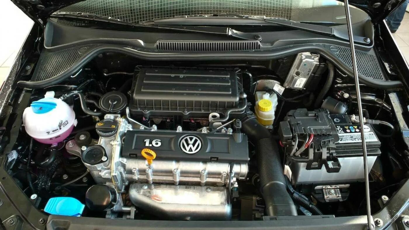 Wv polo 1.6. Двигатель поло седан 1.6 105. Двигатель Фольксваген поло 1.6. Мотор Фольксваген поло седан 1.6. Двигатель на поло седан 1.6 2011.