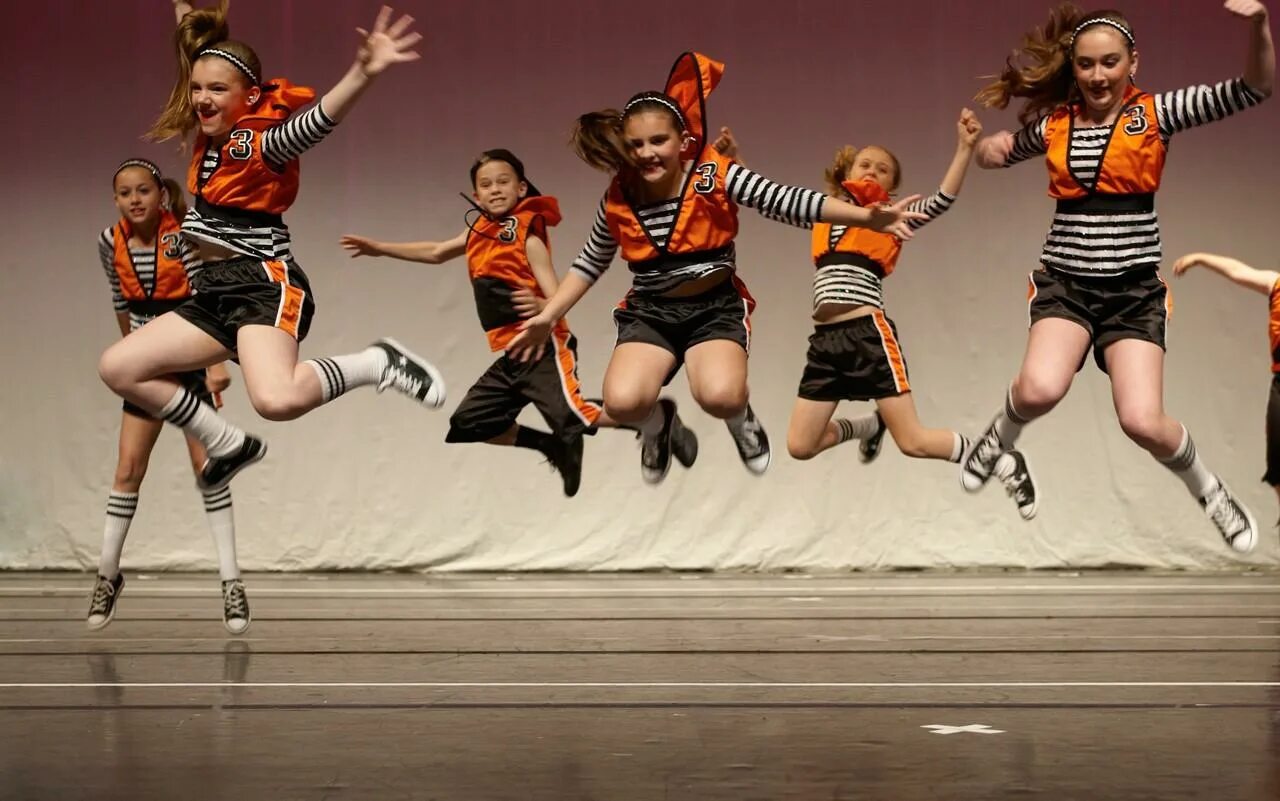 маленькие ролики для детей. танцы для детей 6 лет. танцующие малыши видео. веселый танец. танцующие малыши видео.