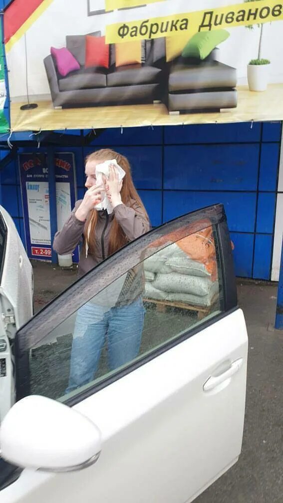 Момент нападения на девочку. Твц водитель трамвая 2009 москва. На корабельной улице узбек напал на девушку. 2021 батуми нападение на девушку. Неприятный инцидент.