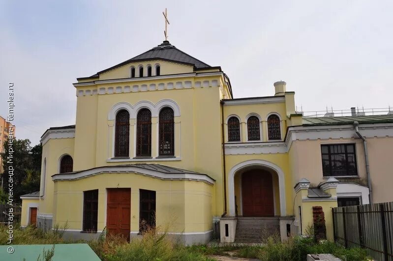 Храм при больнице боткина москва. Храм рядом с боткинской больницей. Храм при боткинской больнице в москве. Храм иконы божией матери отрада и утешение. Храм боткинской больницы в москве.