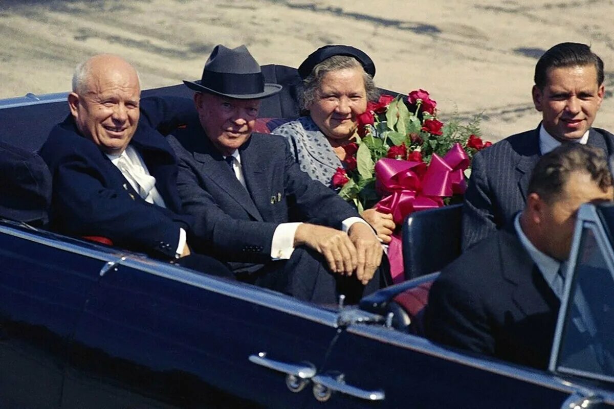 Первыми посетили америку. Хрущёв в США 1959. Хрущев визит в США 1959. Хрущев и Эйзенхауэр в США 1959. Визит Никиты Хрущева в США.
