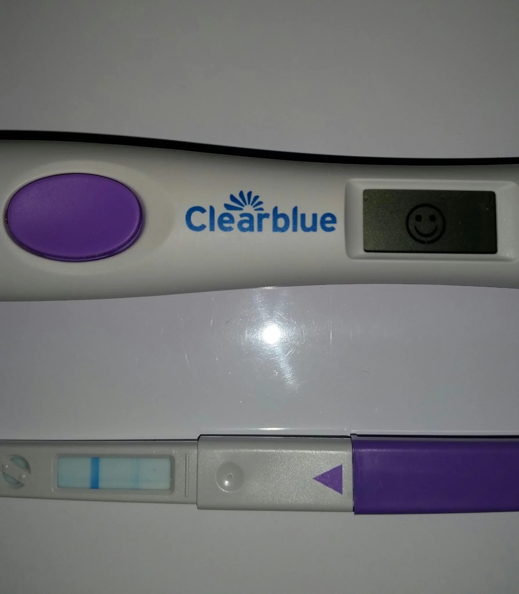 Ди тест. Clearblue тест. clearblue ложноположительный. тест clearblue электронный пластинки. положительный тест clearblue струйный.